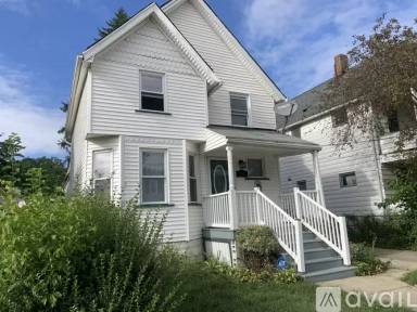 Main picture of 4210 Clybourne Ave