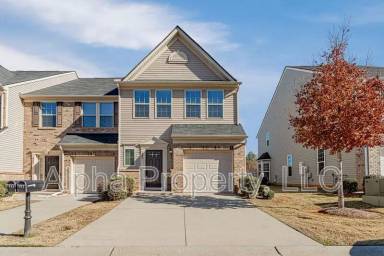 Main picture of 455 Christiane Way