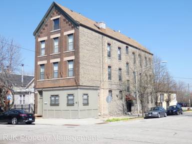 Main picture of 1900 W Dickens Ave