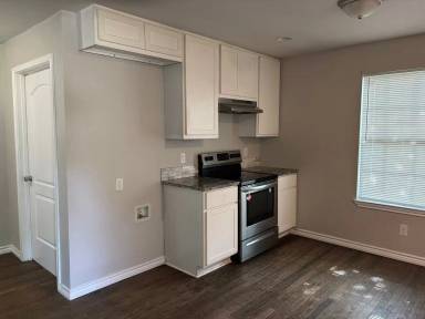 Main picture of 1709 W Elm St