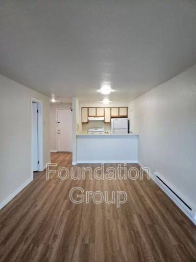 Main picture of 910 N 104th St