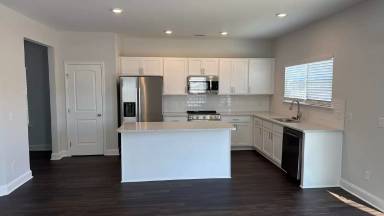 Main picture of 206 Glick Way