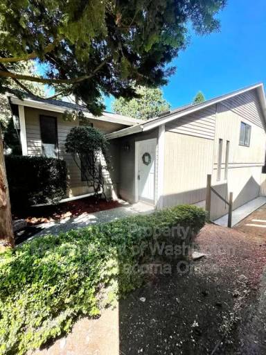 Main picture of 14012 Lenora Pl N