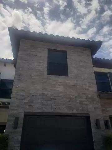 Main picture of 365 Bella Sol Way