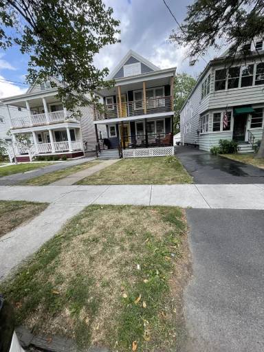 Main picture of 133 Woodlawn Ave