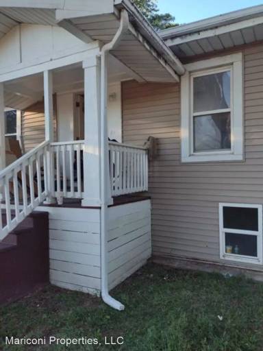 Main picture of 256 Elm St