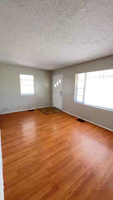 Main picture of 2210 E 19th St
