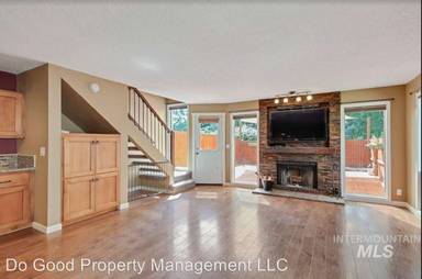 Main picture of 6633 W Irving St