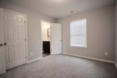 Main picture of Lamberts Point Co