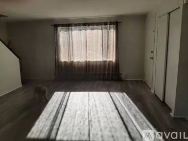 Main picture of 8 Bishop Dr