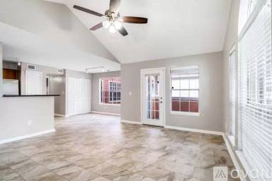 Main picture of 1055 Crystal Way