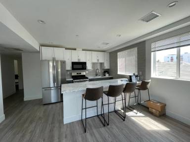 Main picture of 1637 W 36th Pl
