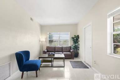 Main picture of 1125 NE 5th Ave
