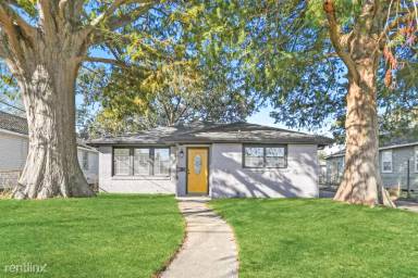 Main picture of 4936 Baccich St
