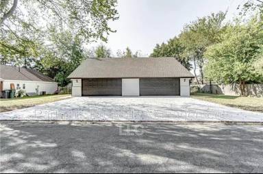 Main picture of 3706 W Beechwood Dr