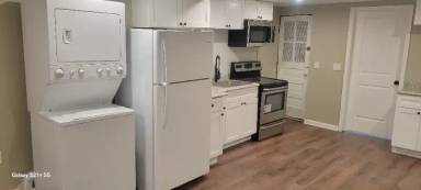 Main picture of 207 Laveer St
