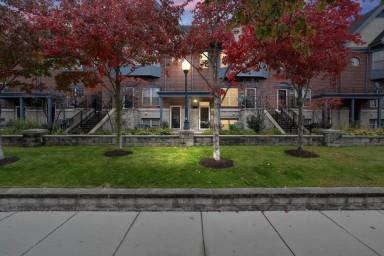 Main picture of 2612 Woodward Ave