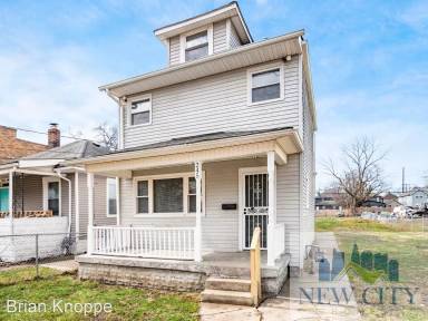 Main picture of 245 Clarendon Ave