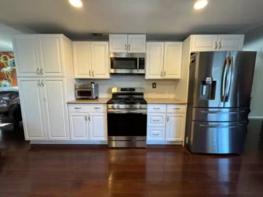 Main picture of 6876 Emerald St