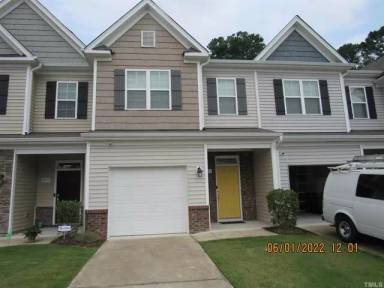 Main picture of 8915 Commons Townes Dr