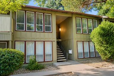 Main picture of 1020 W 3rd St