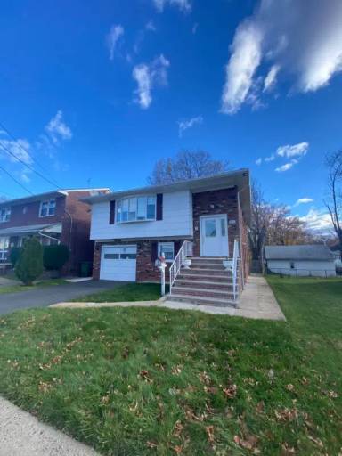 Main picture of 812 Middlesex St