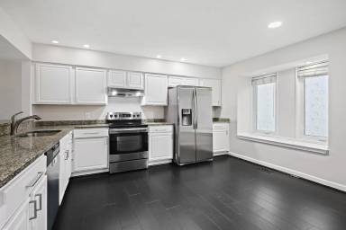 Main picture of 9473 Clocktower Ln
