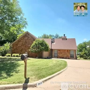 Main picture of 2810 NE Shelter Creek Dr