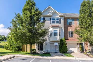 Main picture of 1742 Trestle St