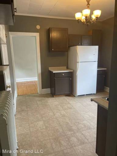 Main picture of 445 Grand Ave