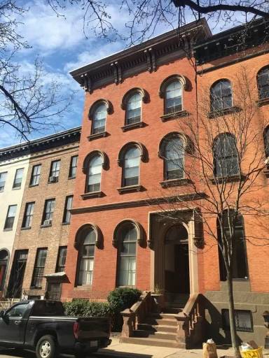 Main picture of 920 Saint Paul St