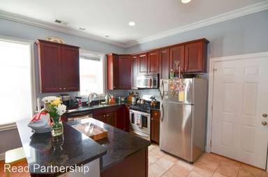 Main picture of 1615 N Wood St