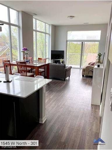 Main picture of 1545 W North Ave