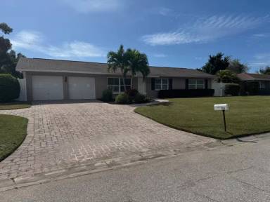 Main picture of 2608 Hibiscus St