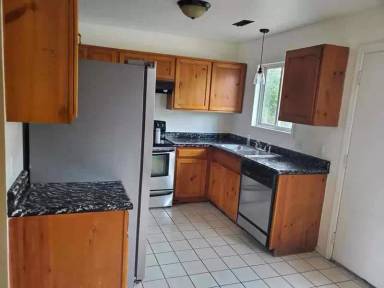 Main picture of 12 Lakeview Ct