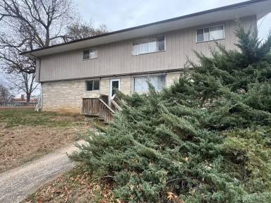 Main picture of 1225 W Freeman St