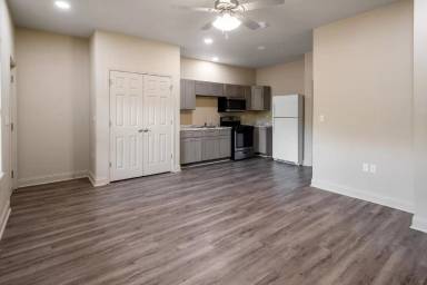 Main picture of 878 4th St SE