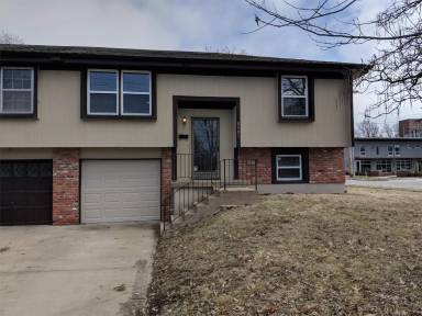 Main picture of 8081 Robinson St