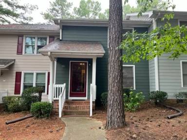 Main picture of 1551 Woodcroft Dr