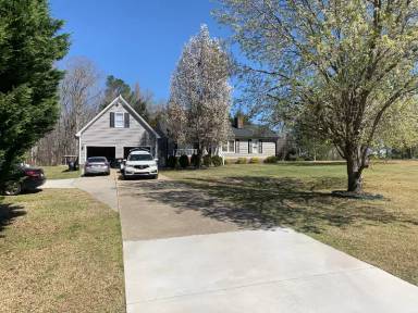 Main picture of 2018 Valley Dr