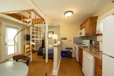 Main picture of 415 Julia St