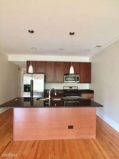 Main picture of 906 Reba Pl