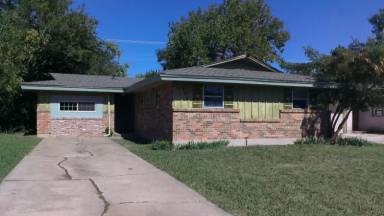 Main picture of 401 NW 85th St