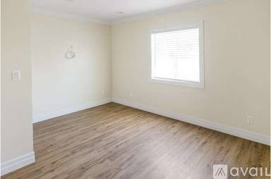 Main picture of 5910 Camerino St