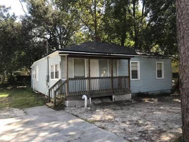 Main picture of 8047 Marion Cir