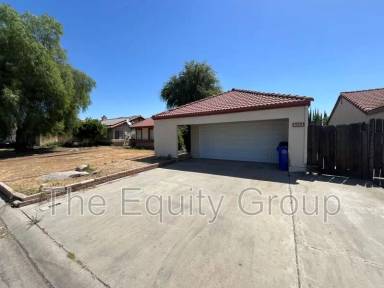 Main picture of 920 Lone Oak Dr