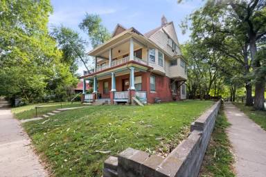 Main picture of 3739 Bell St