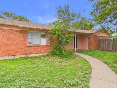 Main picture of 2711 Duncan Dr