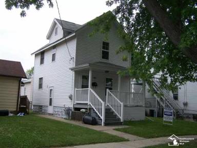 Main picture of 906 E 8th St