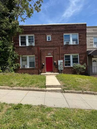 Main picture of 921 19th St NE